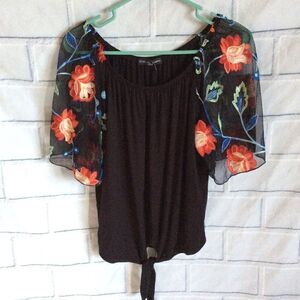 Kim & Cami Shirt Size M Embroidered sh sleeve